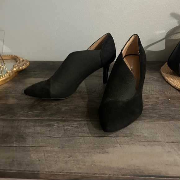 ANDREW GELLER Black Women's Tucket Pump Heels Sz 7M - Picture 2 of 5